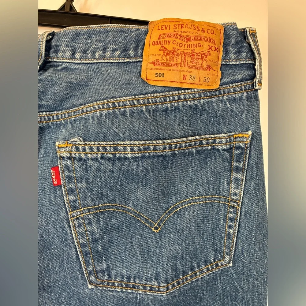 Vintage Men’s Levi’s 501 Jeans 38x30 Button Fly Straight Leg 00501-0115